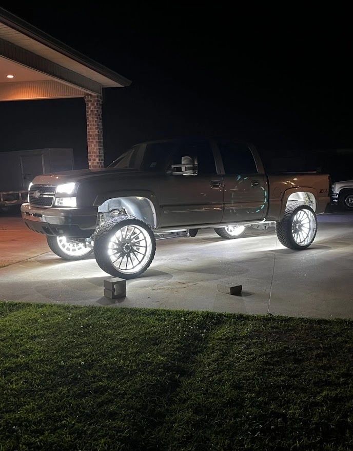 17” Wheel rings + 12 Rock Lights