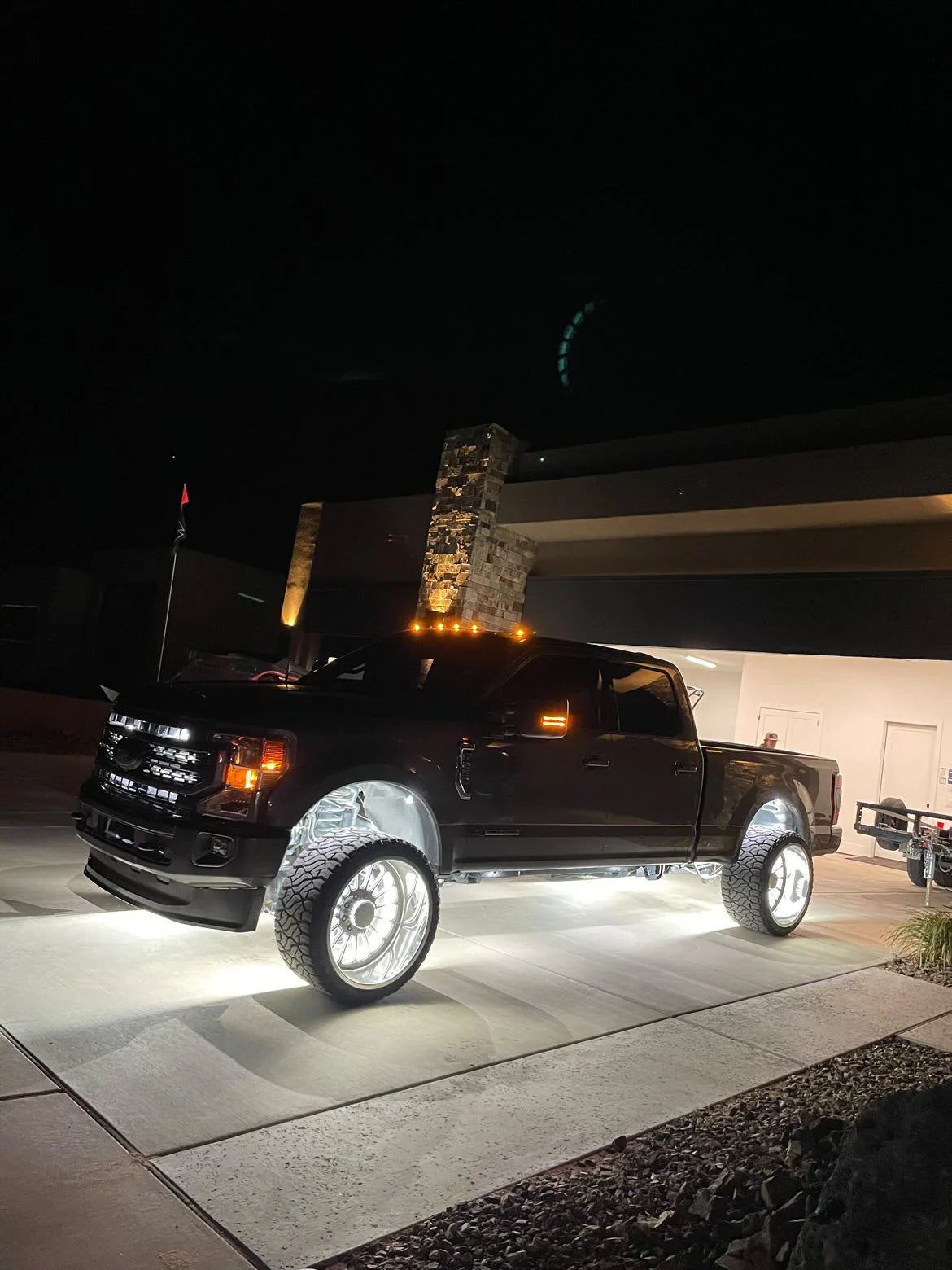 17” Wheel rings + 12 Rock Lights